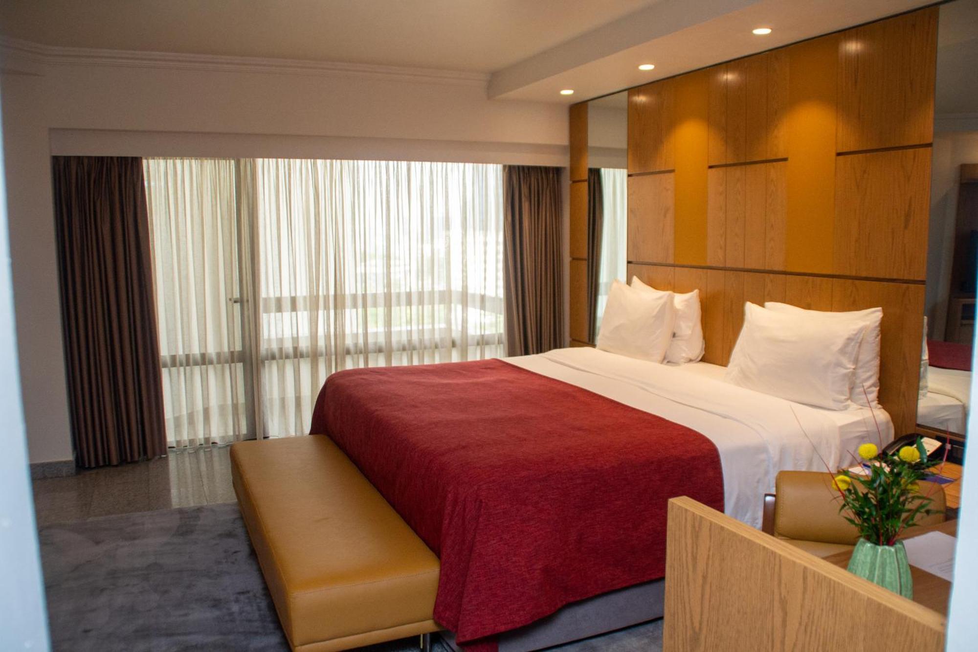 Eko Hotel Main Building Lagos Exterior foto